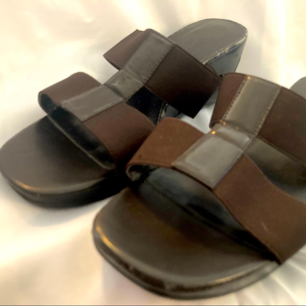 11w stretch dark brown wedges